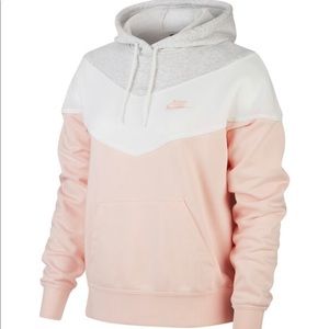WOMEN’S NIKE HOODIE M